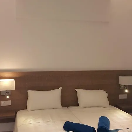 מלון דירות Marica's Boutique 3*