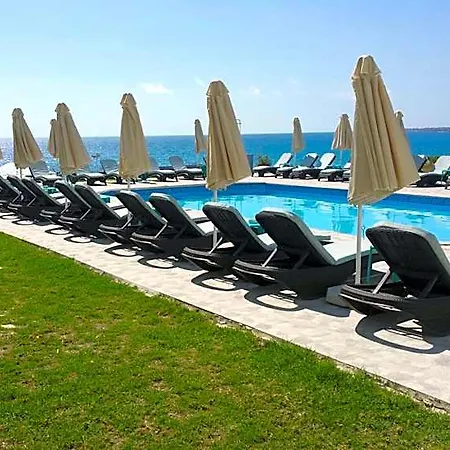מלון דירות Marica's Boutique 3*