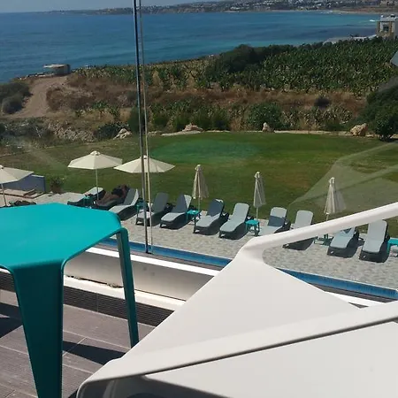 מלון דירות Marica's Boutique 3*